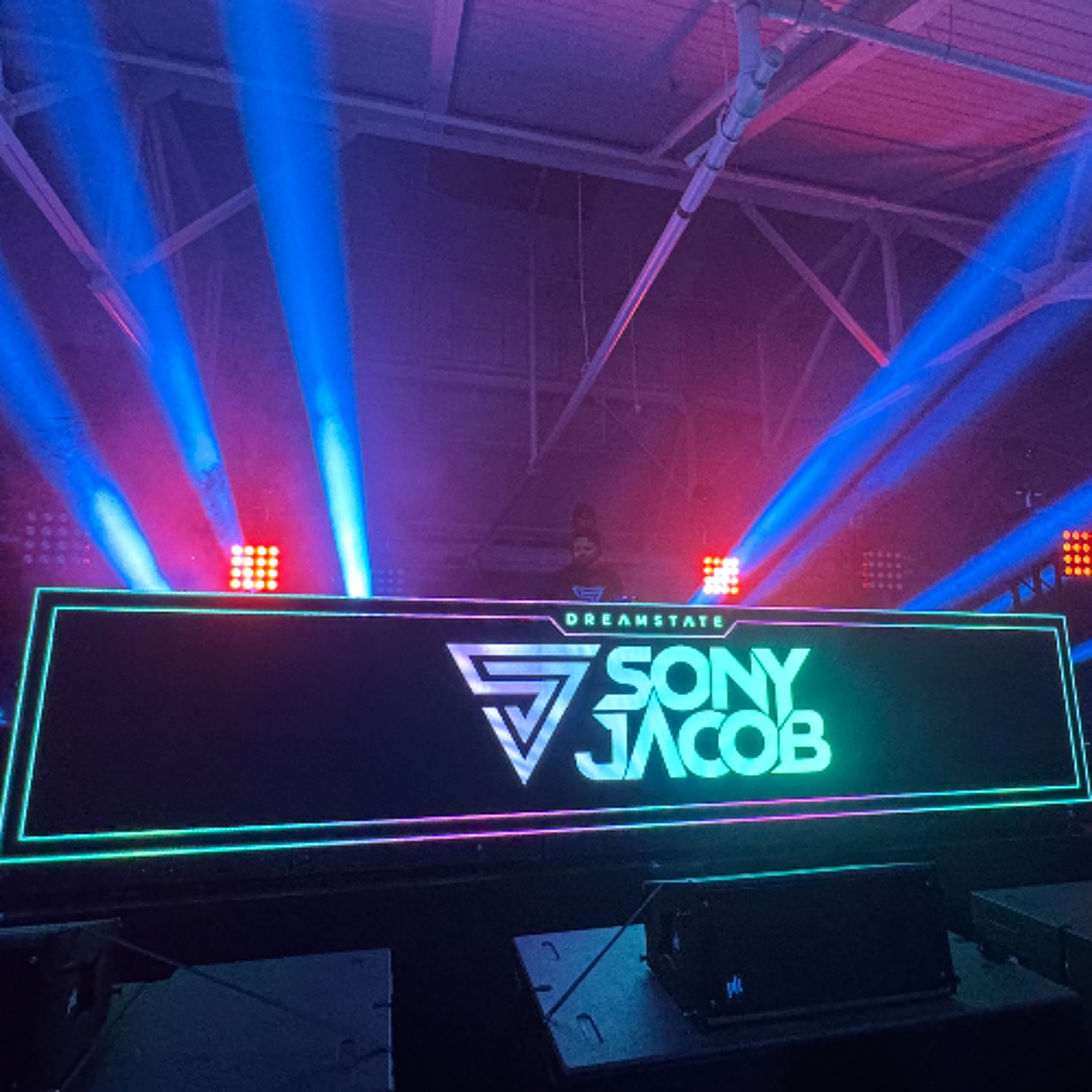 Sony Jacob’s illuminated logo on the Dreamstate San Francisco 2025 stage